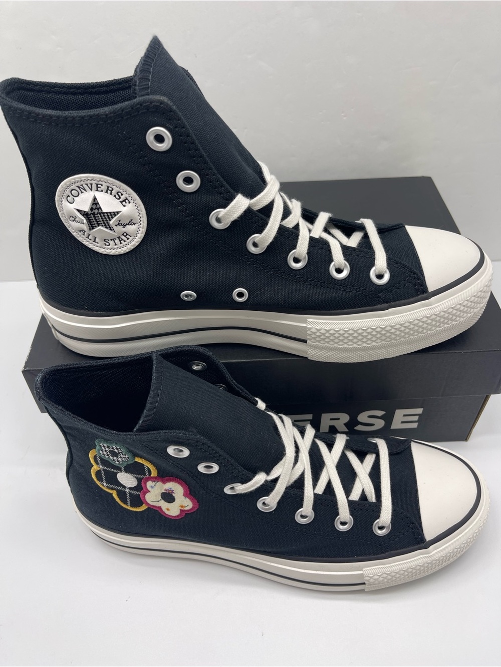 Converse A15534F
CTAS LIFT HI
BLACK/WHITE/SUNNY ANGLE Platform Sneakers - Picture 2 of 16
